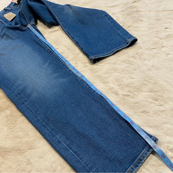 NWT(32x28) Levi’s Wedgie Straight Jeans High Rise Button Fly Medium Wash - Picture 7 of 14